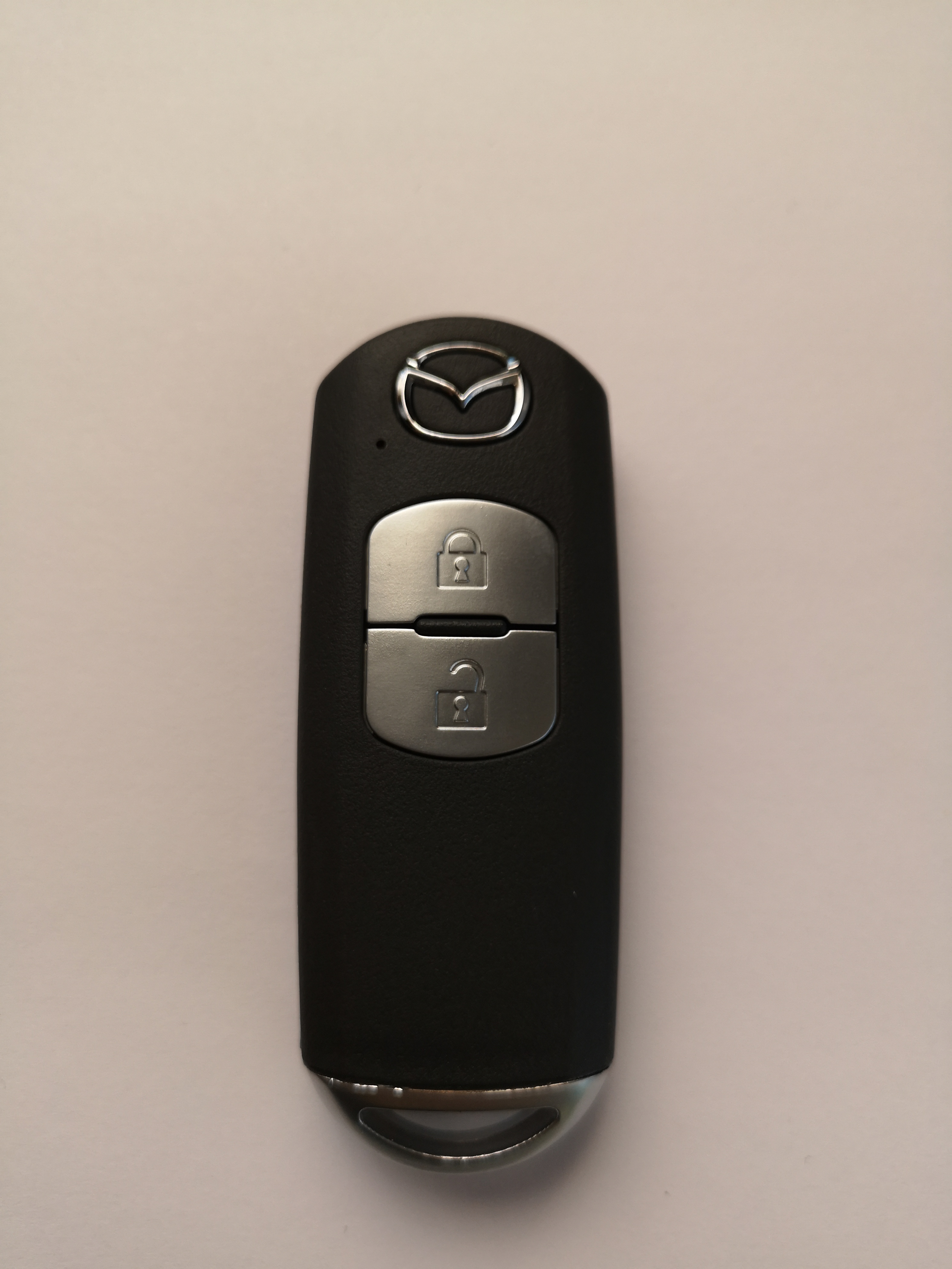 Смарт ключ Мазда СХ 5 / Mazda CX-52 кнопкиНомер: GHY5-67-5DY.Применимость:Mazda 6 Wagon 2012-,Mazda 3 Hatchback 2013-,Mazda 2  2014-,Mazda CX-5 2011-